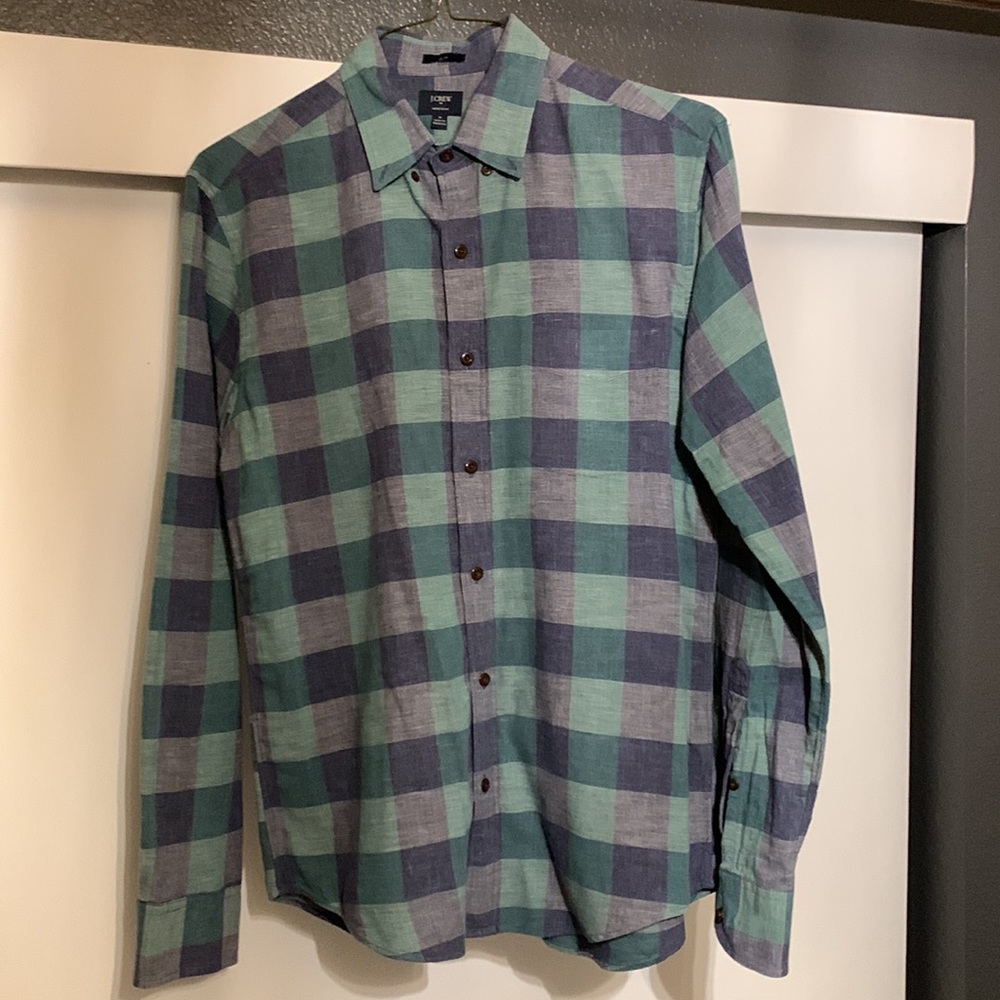 Like new J. Crew men’s button down shirt. Size medium.